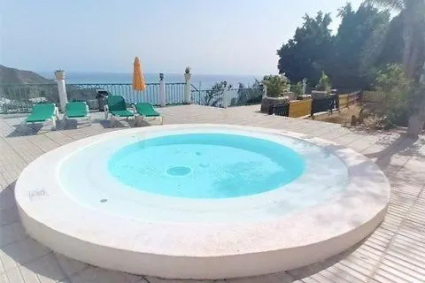 Lejlighed Paradise, Amazing Ocean View, Just Renovated!!!